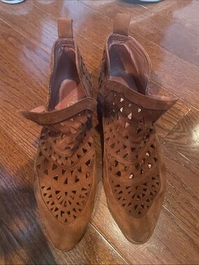 CECILIA NEW YORK Brown Suede Cutout Ankle Booties
